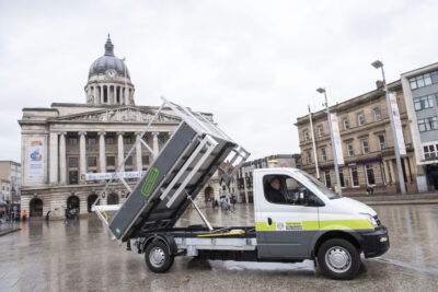 Electric cage tipper